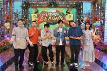 左からチョコレートプラネット、ネプチューン、井上清華アナウンサー。