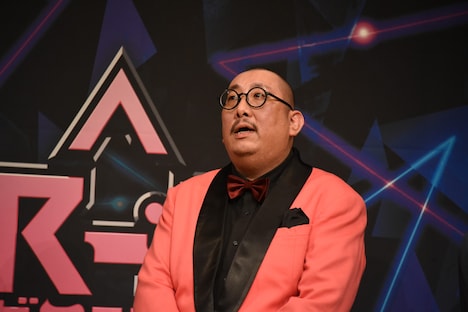 ファイナリスト会見に臨む街裏ぴんく。