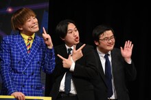 ファイナリスト会見に出席したトンツカタンお抹茶 （中央）。