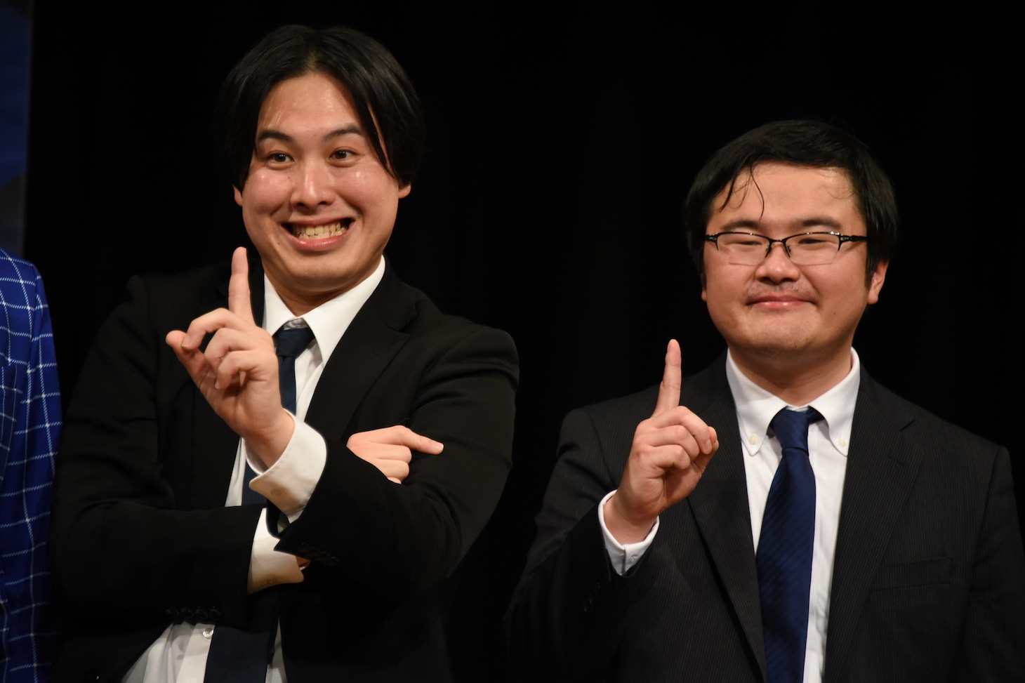 ファイナリスト会見に臨むどくさいスイッチ企画（右）。