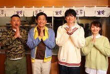 左から、ケンドーコバヤシ、博多華丸・大吉、橋本真衣アナ。(c)テレビ西日本