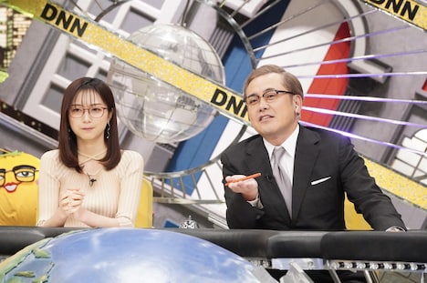 左から、佐久間みなみアナ、アリタ哲平。(c)フジテレビ