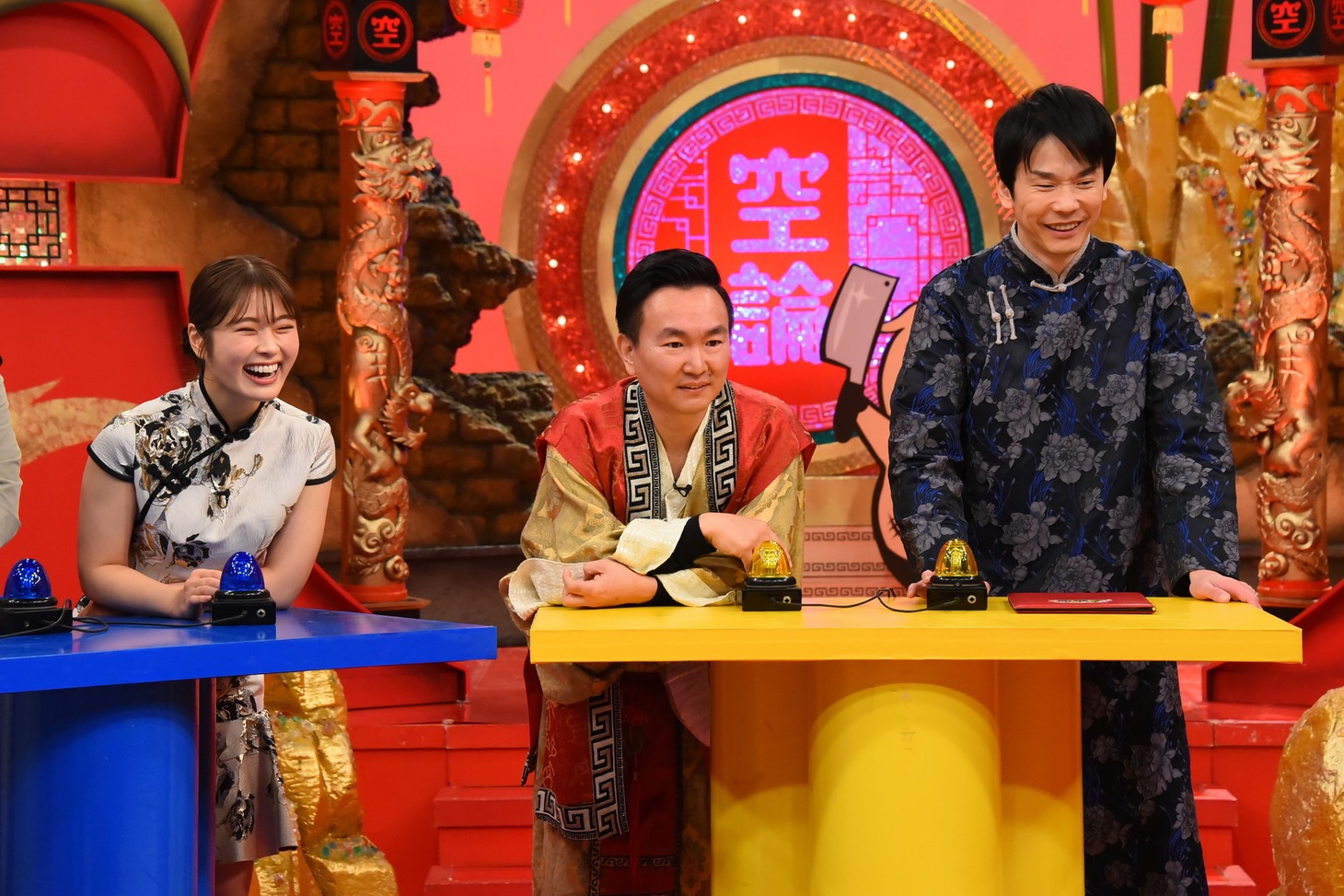 左から渋谷凪咲、かまいたち。(c)関西テレビ