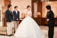 父娘役を演じる内村光良と桜田ひより。(c)NHK