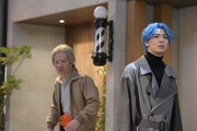 「LIFE! 冬2」に出演する高杉真宙（右）と内村光良。(c)NHK