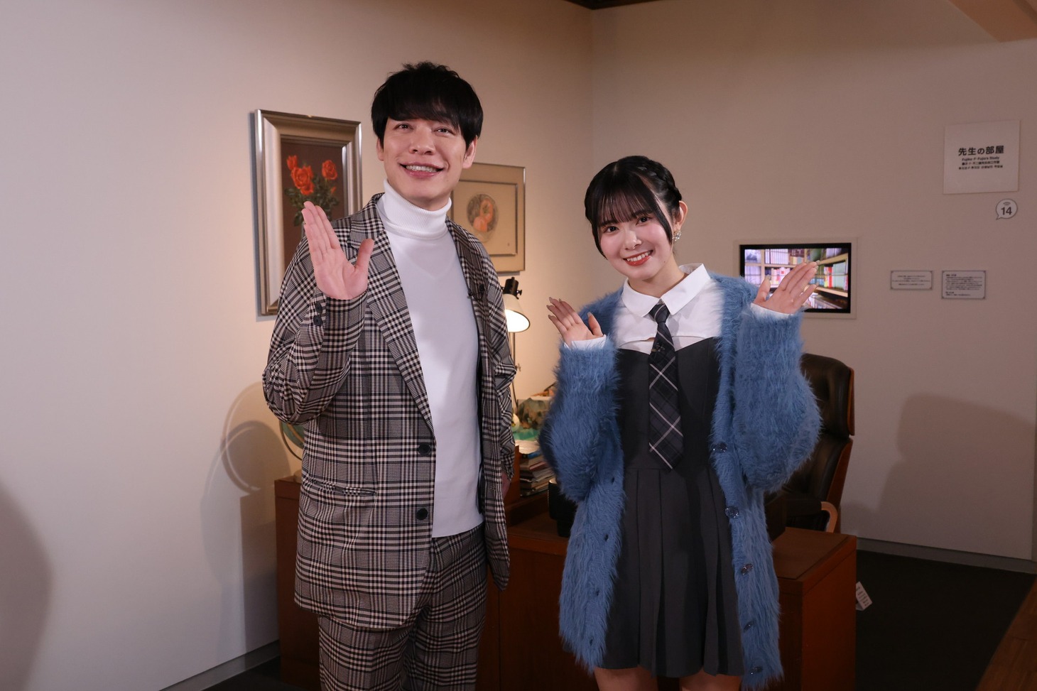 「『好き』から生まれた 藤子・F・不二雄の世界」MCの（左から）麒麟・川島と山崎夢羽。