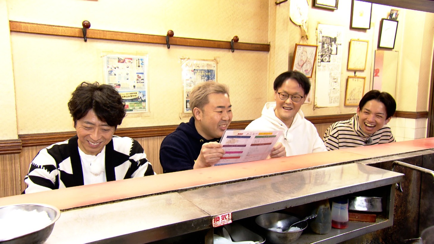 左からアインシュタイン、フットボールアワー。(c)関西テレビ