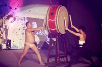 オープニングアクトを務めたとにかく明るい安村。(c)日本テレビ