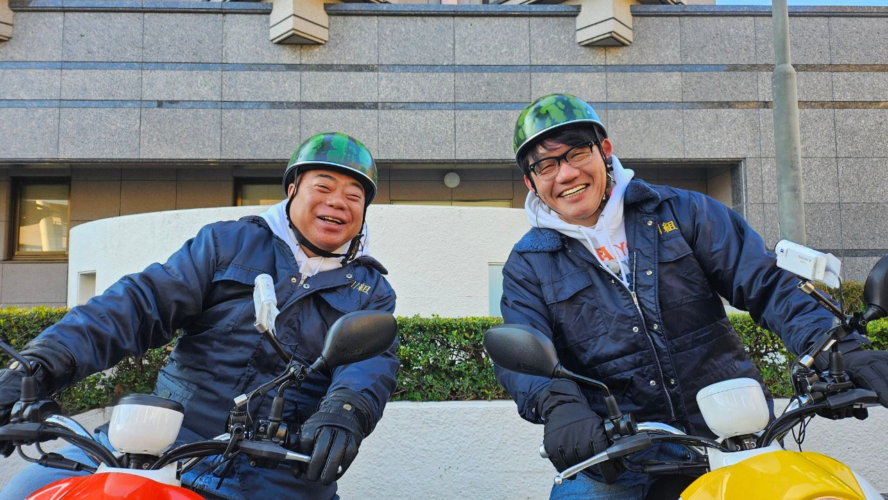 出川哲朗とゲストライダーのずん飯尾。(c)テレビ東京