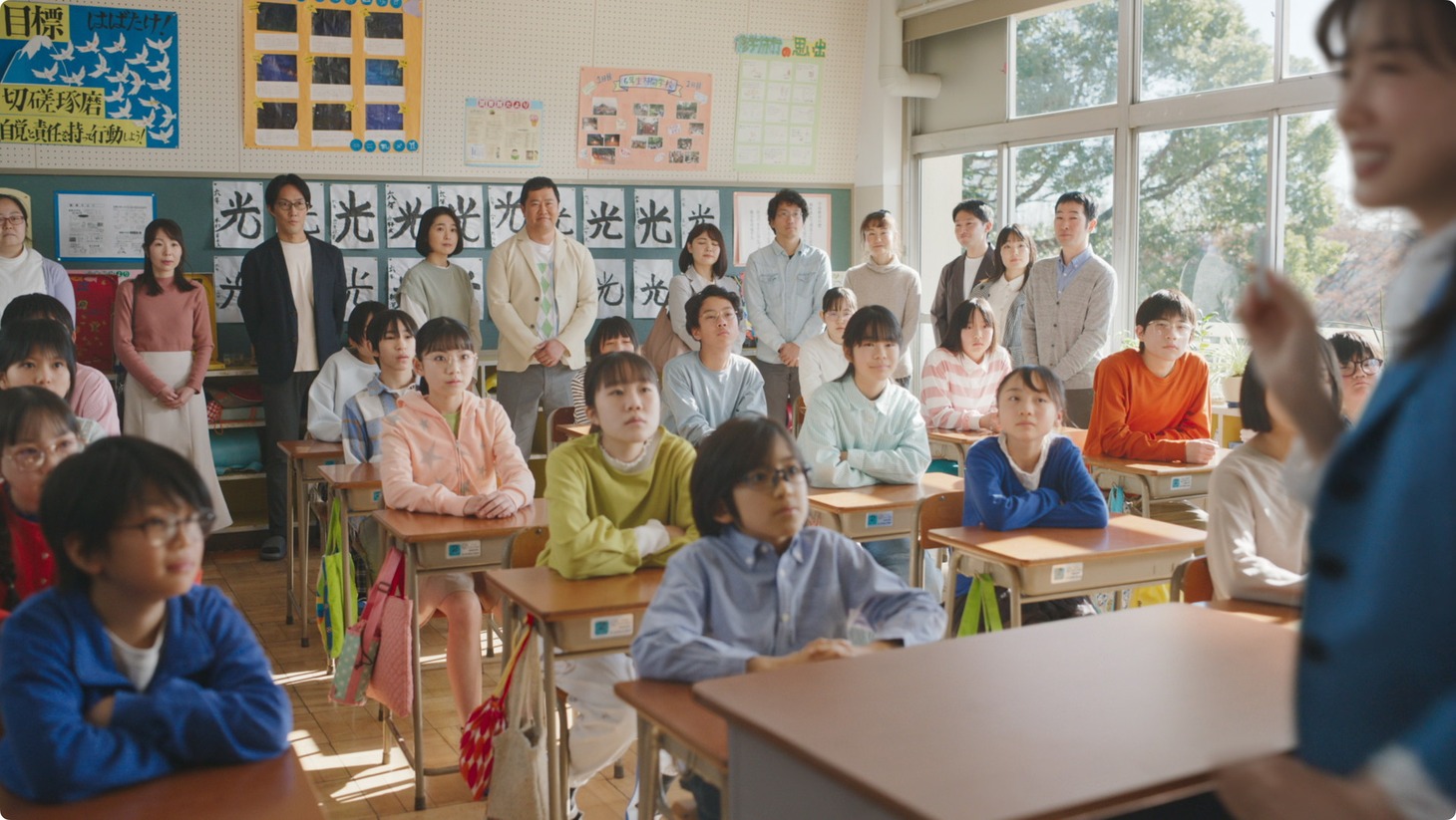 「アイシティ」の新CM「コンタクトのアイシティ 瞳の特別授業」編のワンシーン。