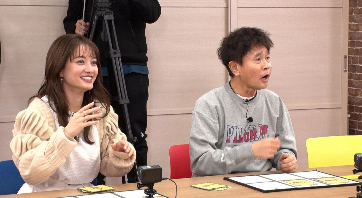 左から谷まりあ、ダウンタウン浜田。(c)読売テレビ