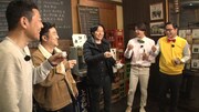 案内人のいっすねー！山脇（右から2人目）と大谷ってヤツですよ！（右端）。