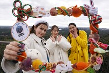 左から村重杏奈、近藤千尋、森泉。(c)テレビ大阪