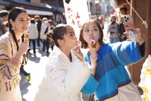 左から森泉、近藤千尋、村重杏奈。(c)テレビ大阪