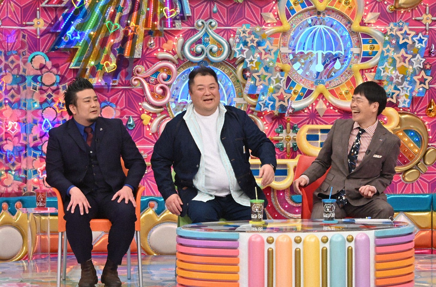 左から、大自然ロジャー、ブラックマヨネーズ小杉、蛍原徹。(c)テレビ朝日