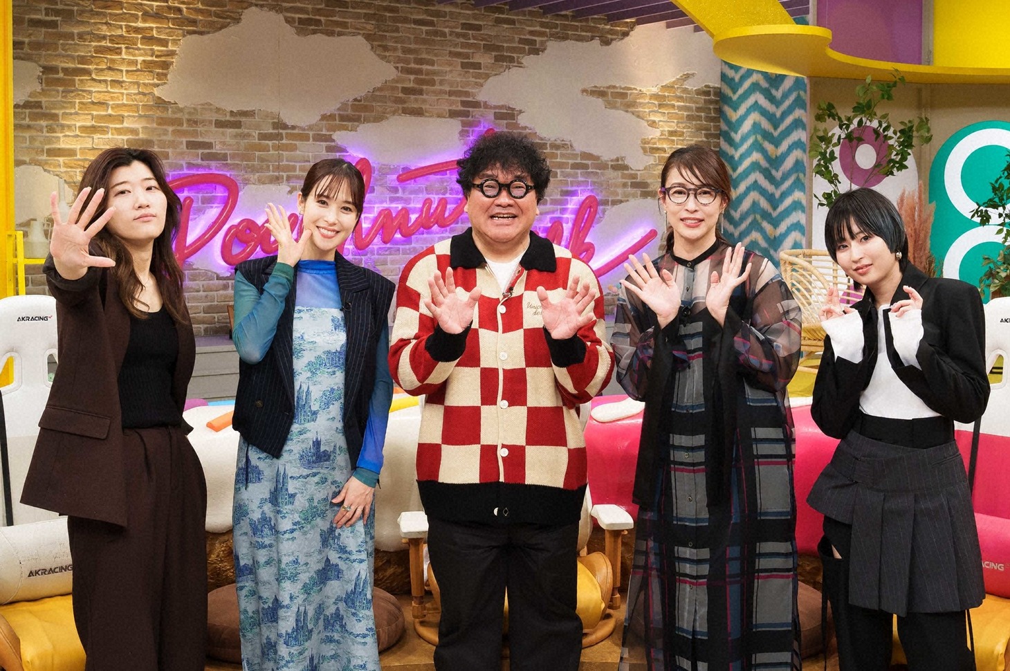 カンニング竹山（中央）、ヒコロヒー（左端）ら。(c)CBC