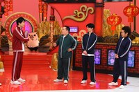 左からかまいたち濱家、ミルクボーイ内海、ツートライブ。(c)関西テレビ