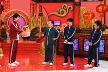 左からかまいたち濱家、ミルクボーイ内海、ツートライブ。(c)関西テレビ