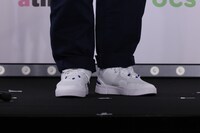 ジモンがこの日、履いたスニーカーのOn「THE ROGER Spin」。
