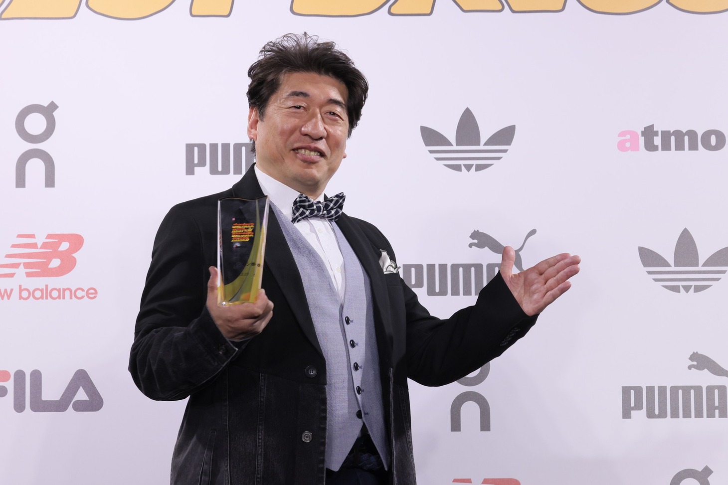 「atmos presents SNEAKER BEST DRESSER AWARD（スニーカーベストドレッサー賞）2024」の芸人部門に選ばれたダチョウ倶楽部・寺門ジモン。