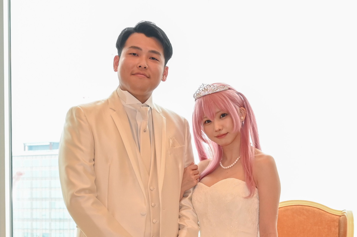 2034年にえなこと結婚したダブルヒガシ東。(c)読売テレビ