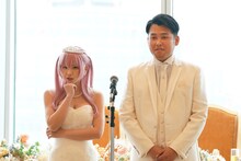 左からえなこ、ダブルヒガシ東。(c)読売テレビ