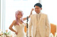 左からえなこ、ダブルヒガシ東。(c)読売テレビ