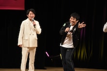 見届け人を務めた（左から）NON STYLE石田、パンクブーブー佐藤。