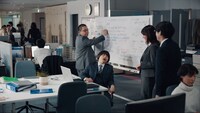 「ザ・プレミアム・モルツ」のWeb CM「飲みに誘うのムズすぎ問題」編のワンシーン。