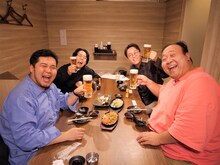 左から令和ロマン、ママタルト。(c)UHB