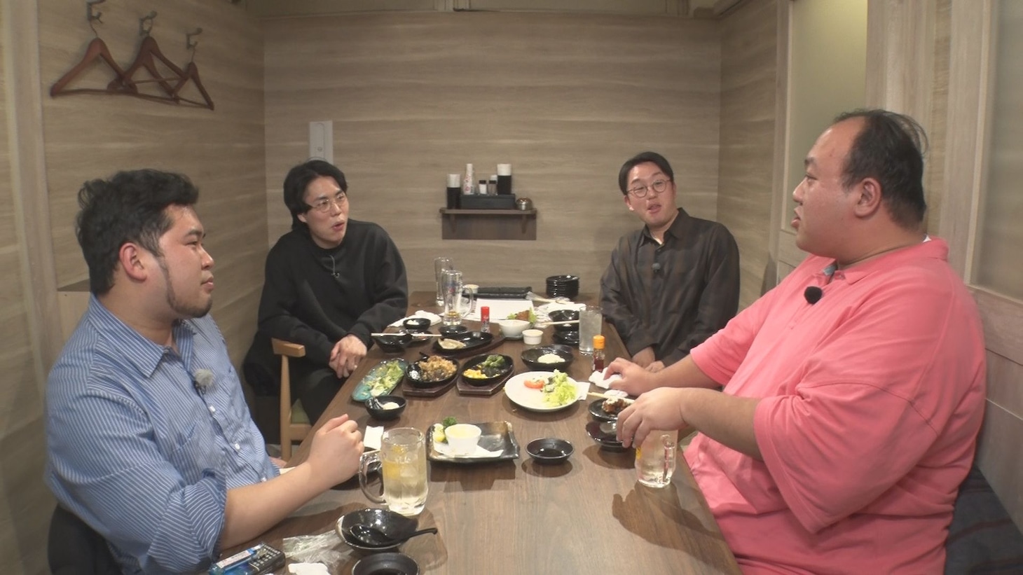 左から令和ロマン、ママタルト。(c)UHB