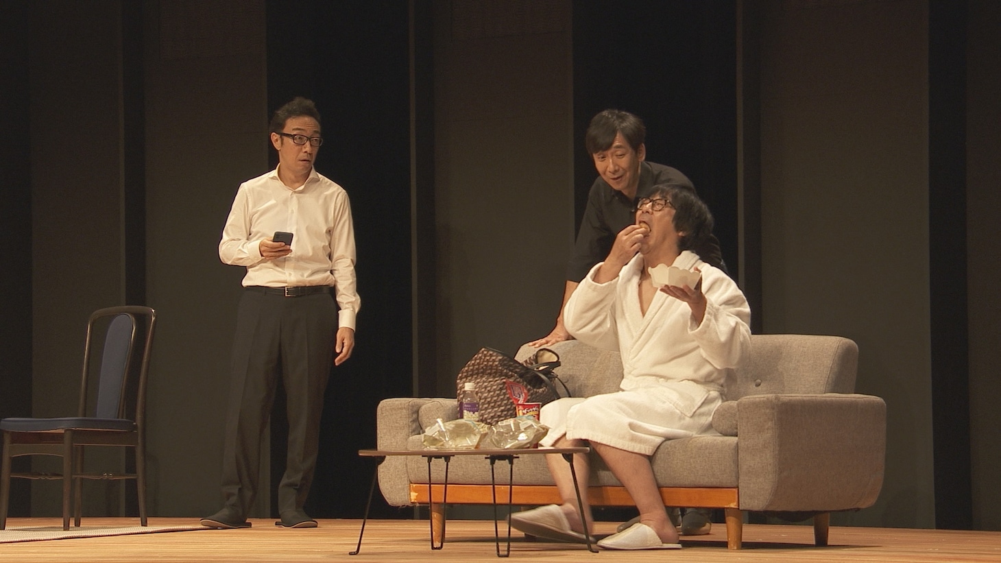 「反省しない男」のワンシーン。