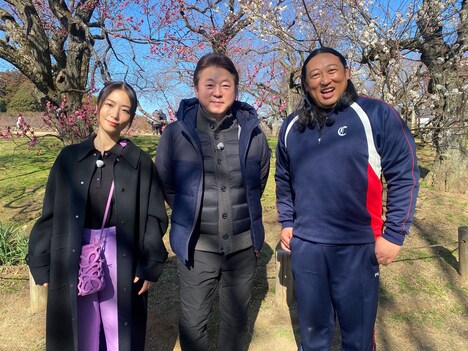 左からMEGUMI、舞の海秀平、ロバート秋山。(c)テレビ東京