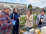 ロケを展開するロバート秋山ら。(c)テレビ東京(c)テレビ東京