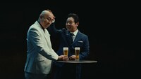 Web CM「一番搾りは何が一番？錦鯉さんに聞いてみた。」のワンシーン。