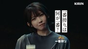 Web CM「一番搾りは何が一番？えなこさんに聞いてみた。」に出演するえなこ。