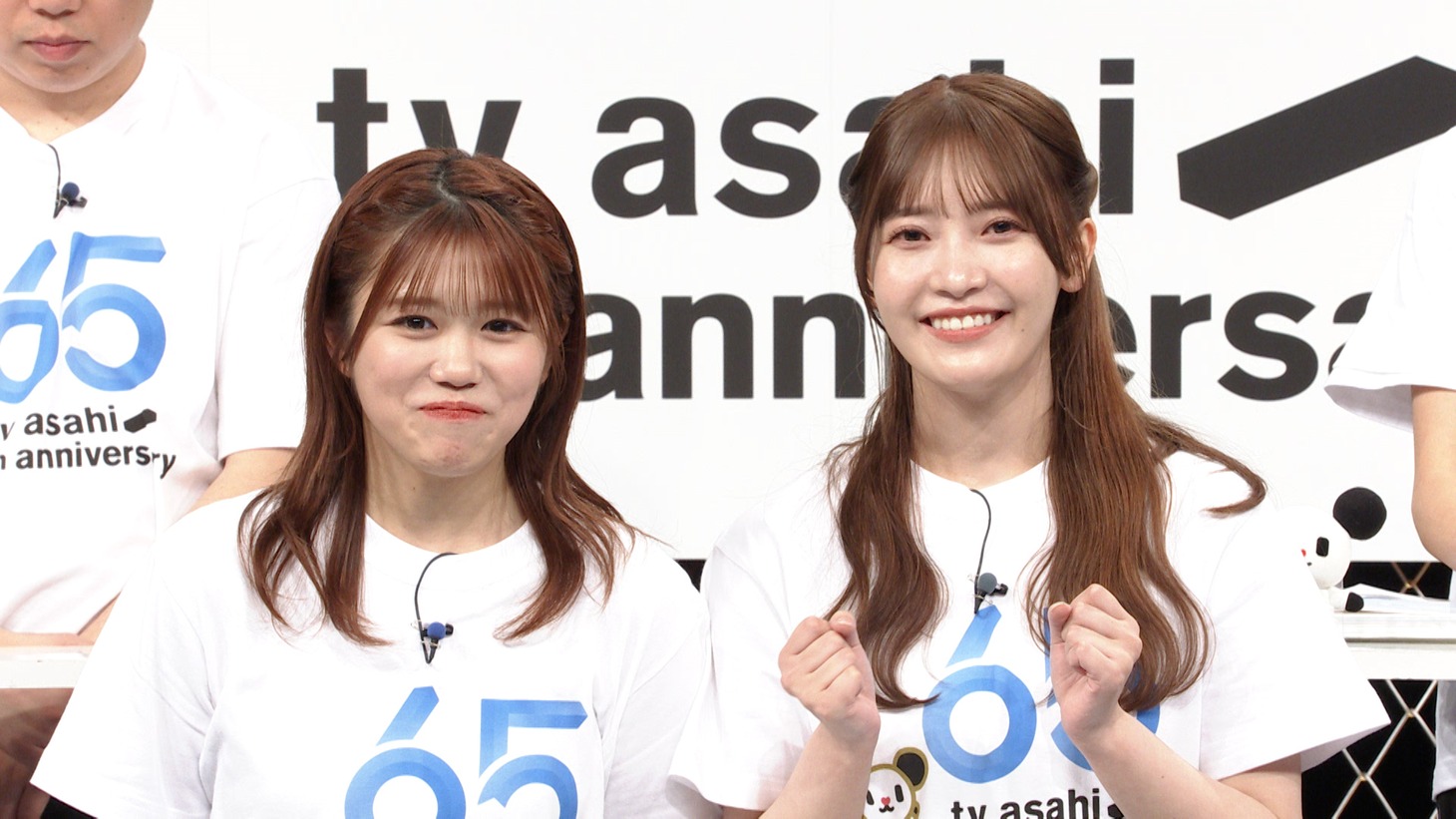 「 間違えたらテレ朝即出禁クイズ」に参加する櫻坂46の武元唯衣、大沼晶保。(c)テレビ朝日