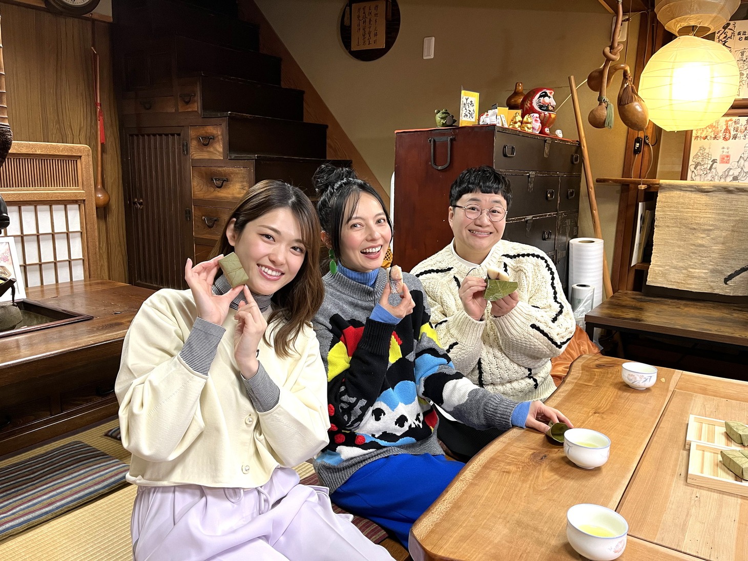 左から松村沙友理、ベッキー、ハリセンボン春菜。(c)関西テレビ