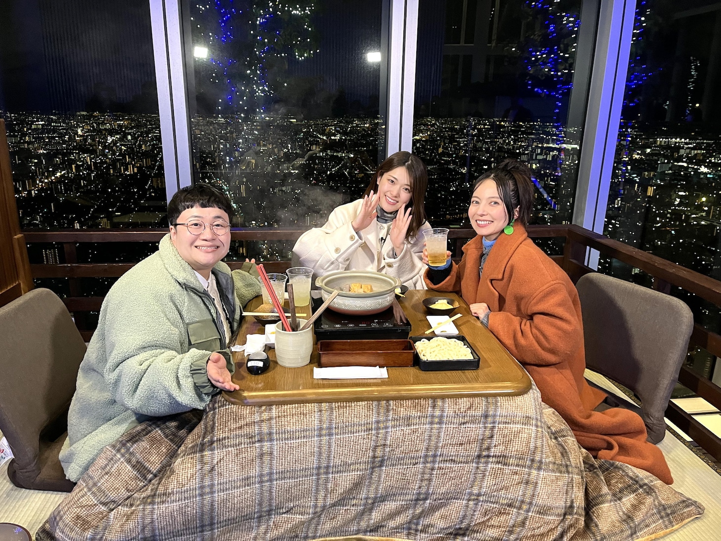 左からハリセンボン春菜、松村沙友理、ベッキー。(c)関西テレビ