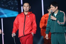 モデル然としてランウェイを歩く千鳥・大悟。(c)マイナビ 東京ガールズコレクション 2024 SPRING/SUMMER