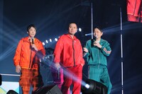 モデル然としてランウェイを歩く千鳥・大悟。(c)マイナビ 東京ガールズコレクション 2024 SPRING/SUMMER