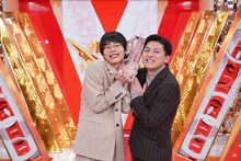 空前メテオ。左が茶屋、右が大門。