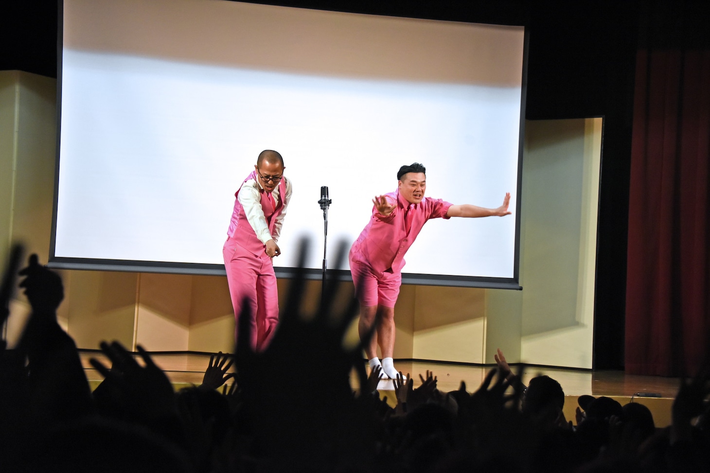 盛大な歓声に包まれて登場するちゃんぴおんず。