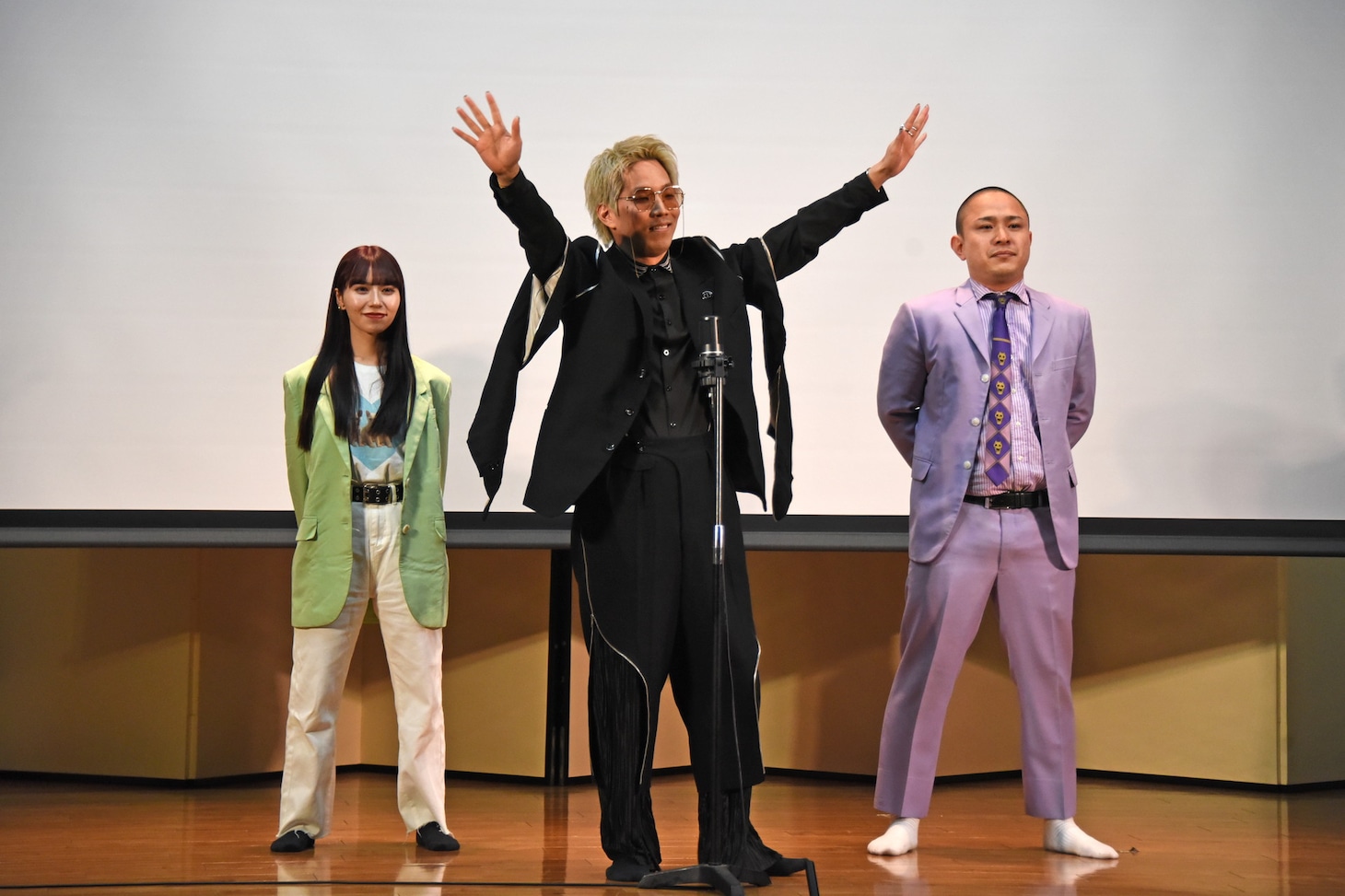 ブレイクタイムに登場したリンダカラー∞。