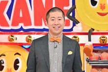 「世の中なんでもHOWマッチ いくらかわかる金（かね）？」MCのハライチ澤部。(c)TBS