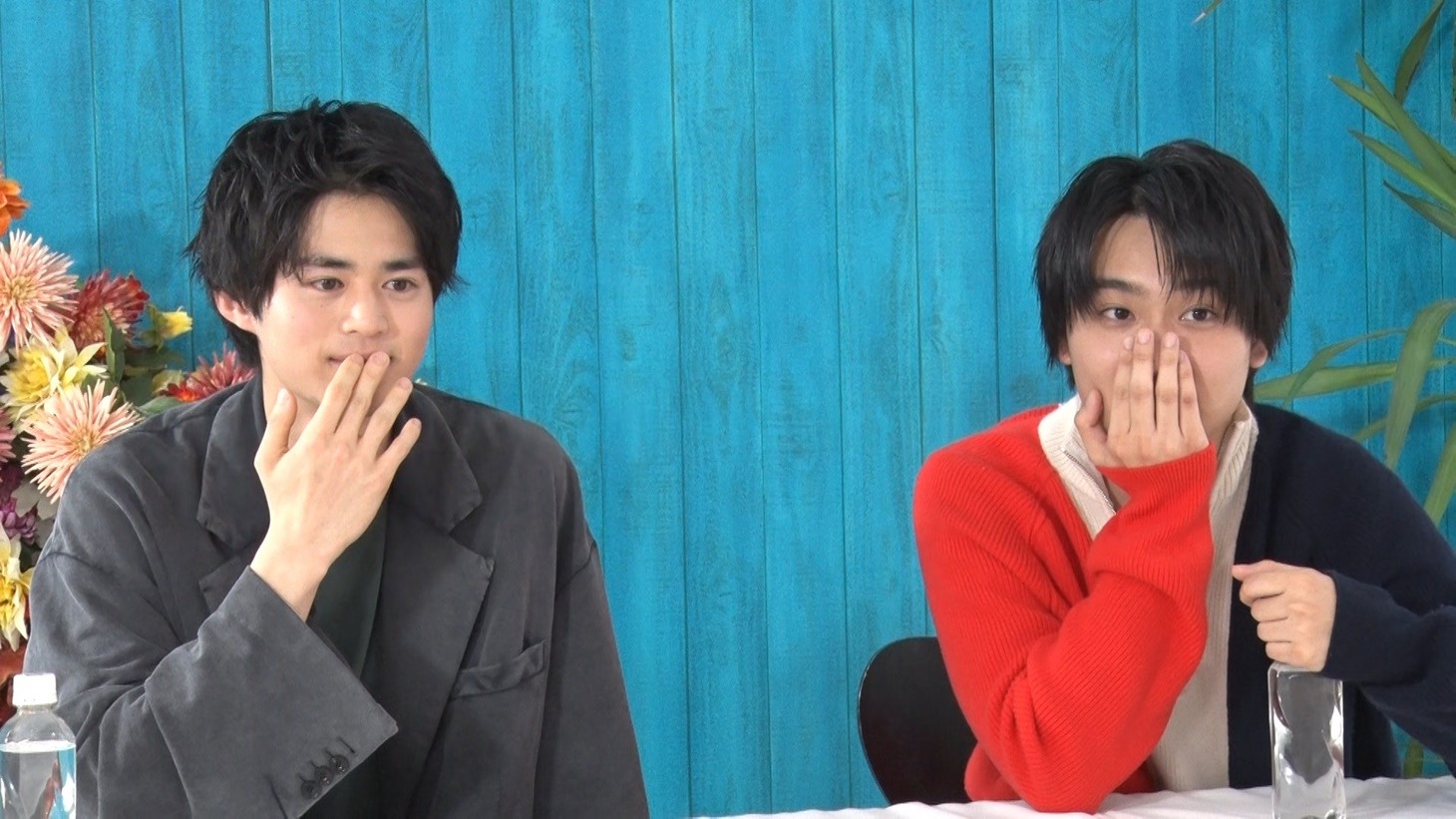 左から、鈴鹿央士、奥平大兼。(c)フジテレビ