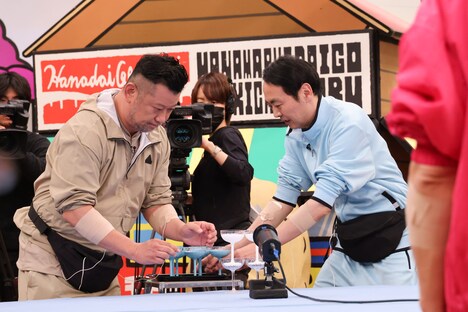 左からケンドーコバヤシ、アンガールズ田中。(c)関西テレビ