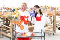 出川哲朗と畑芽育。