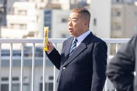 ショートドラマの撮影に臨む出川哲朗。