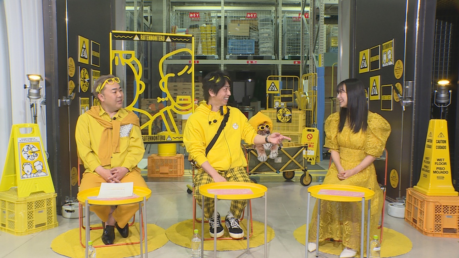 左からフットボールアワー、白間美瑠。(c)読売テレビ